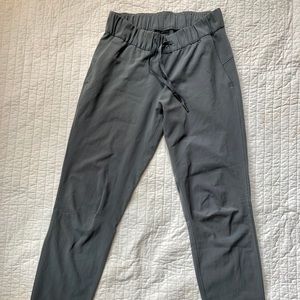 Lululemon On The Fly Jogger 28”, size 6